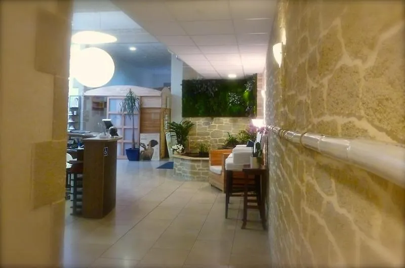 Brit Hotel Alghotel كُنْكال 3*,  فرنسا